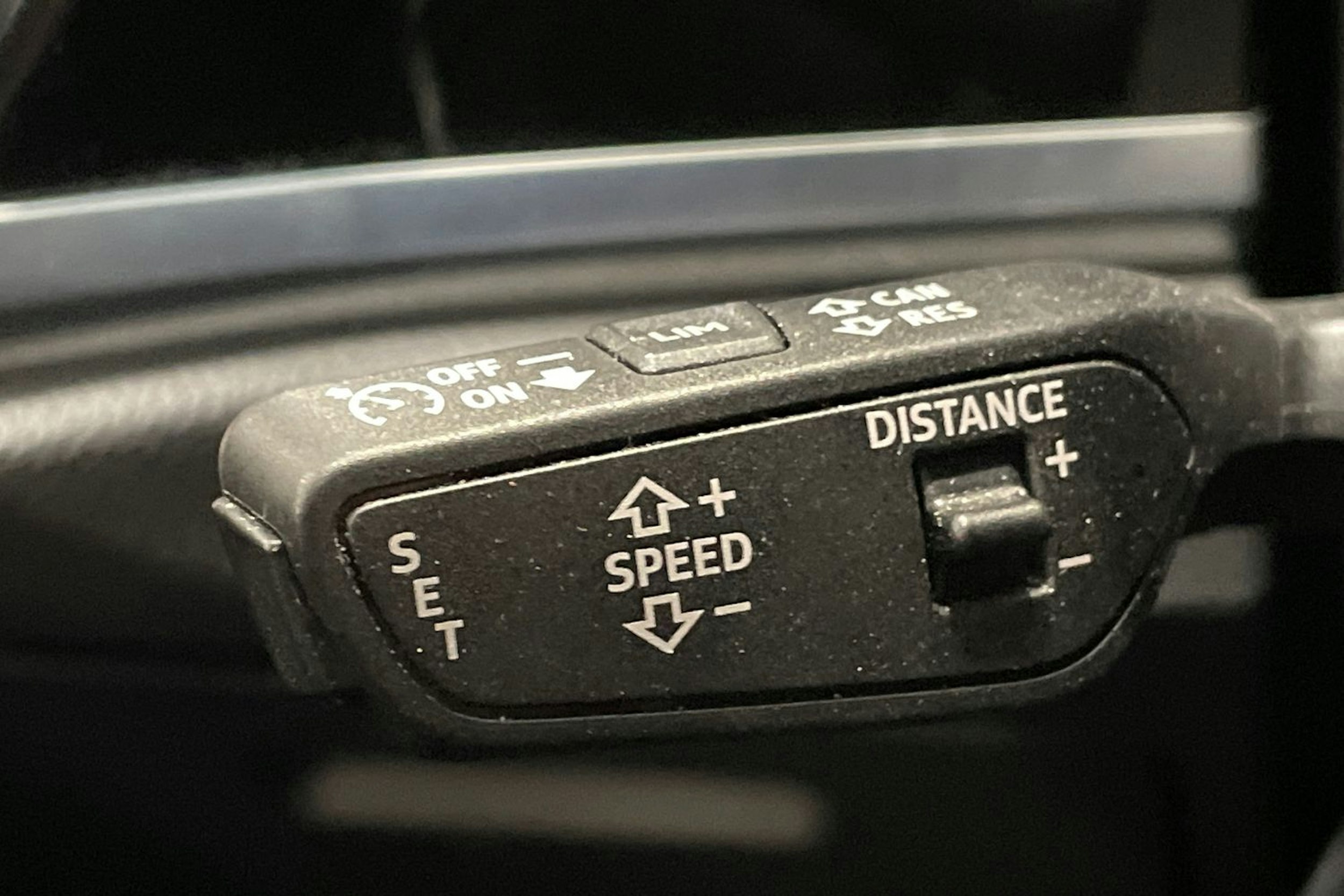 valkoinen Audi Q3 2022 kuva 20.