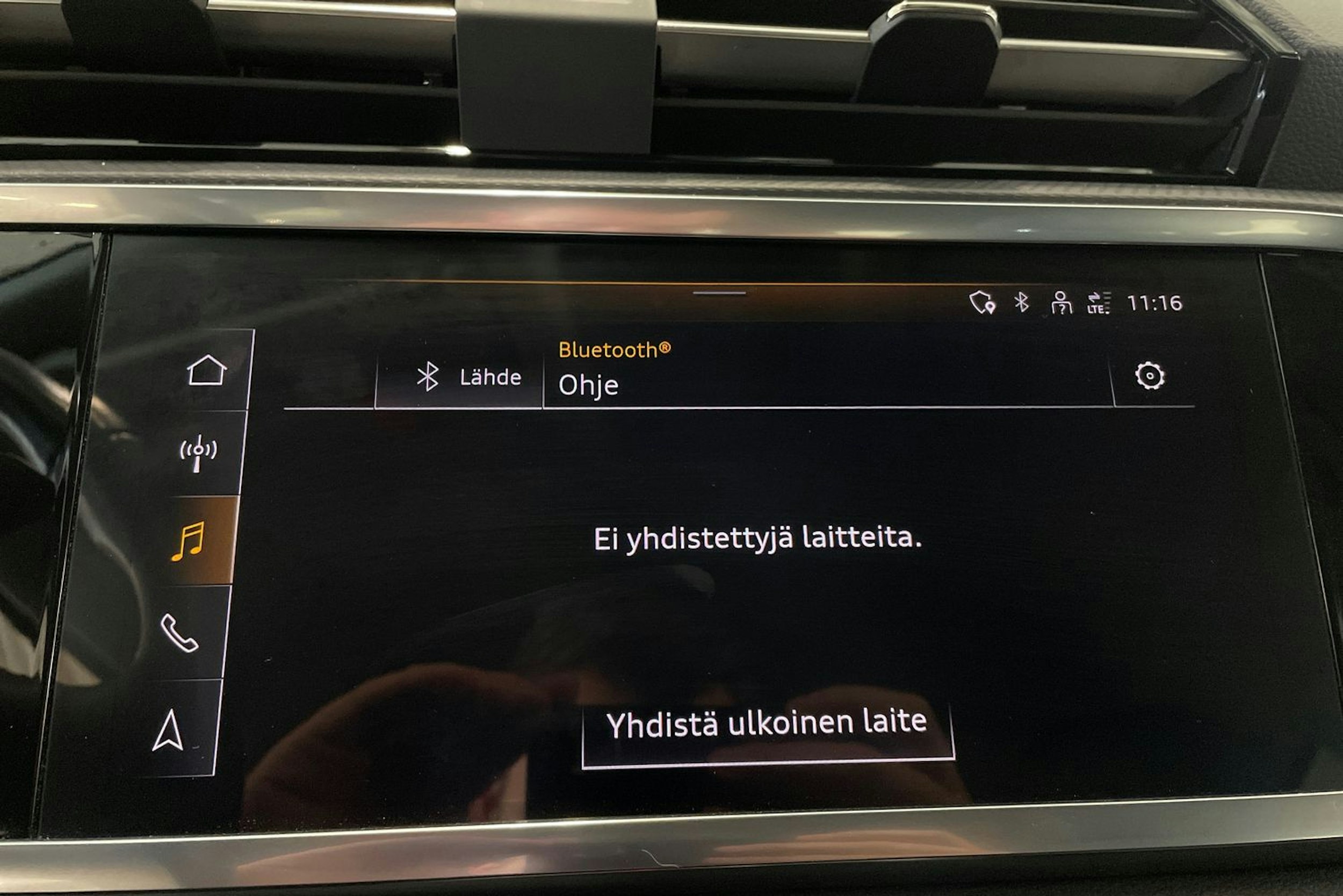 valkoinen Audi Q3 2022 kuva 26.