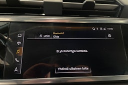 valkoinen Audi Q3 2022 kuva 26.