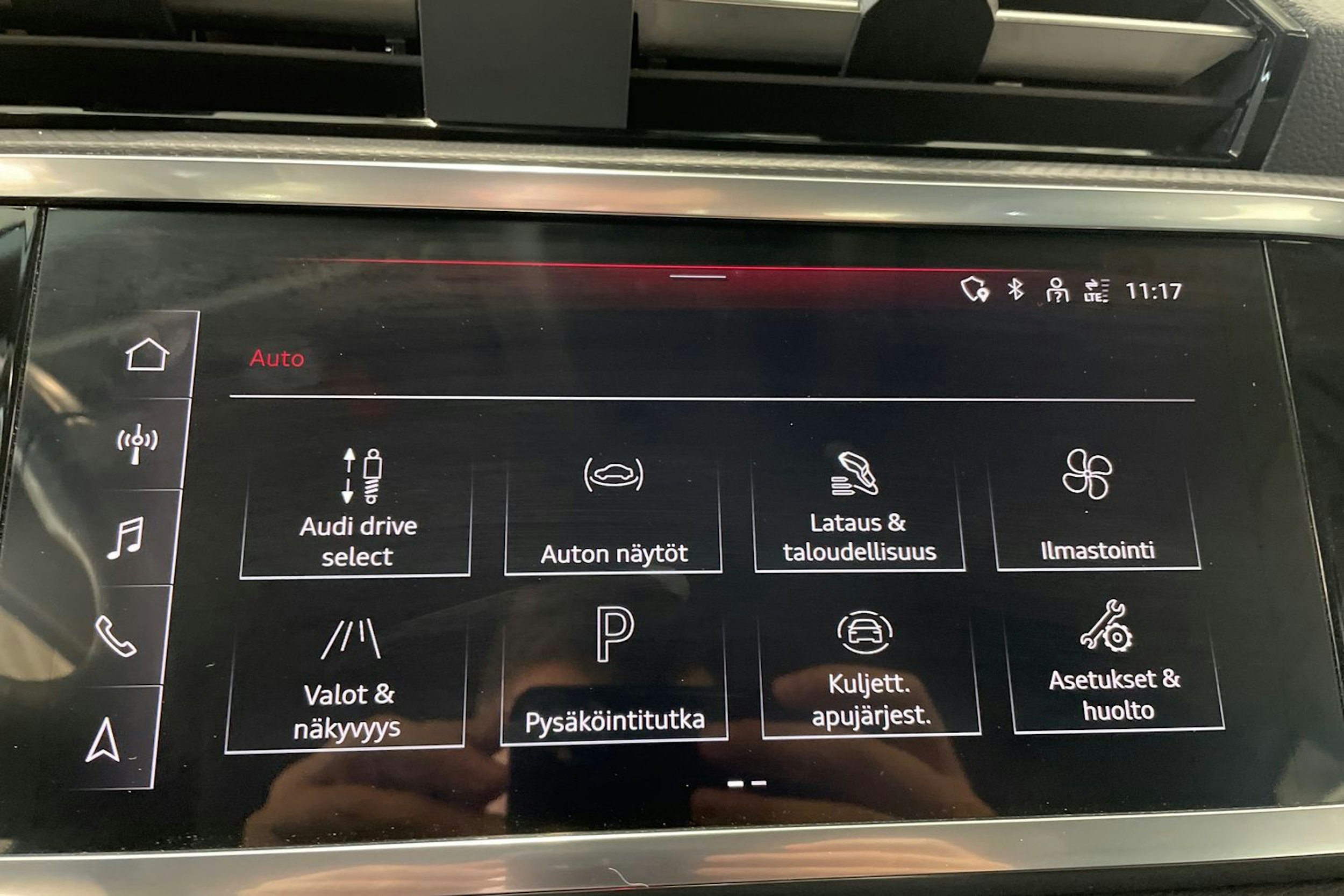 valkoinen Audi Q3 2022 kuva 29.