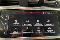 valkoinen Audi Q3 2022 kuva 29.