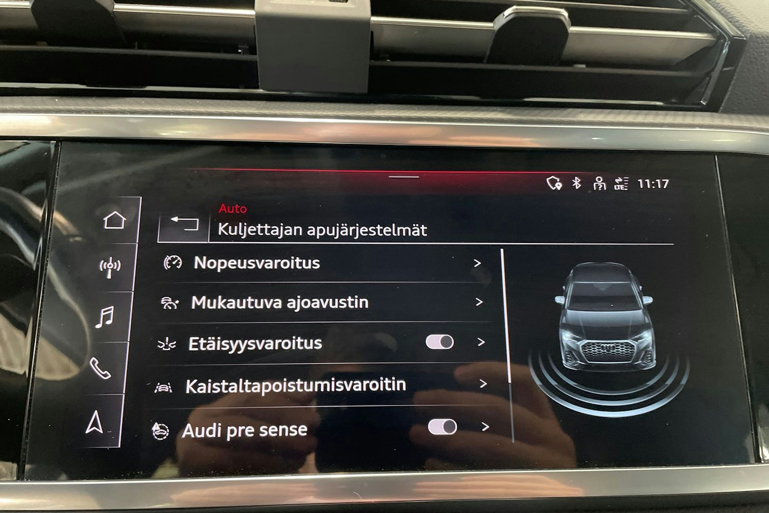 valkoinen Audi Q3 2022 kuva 30.