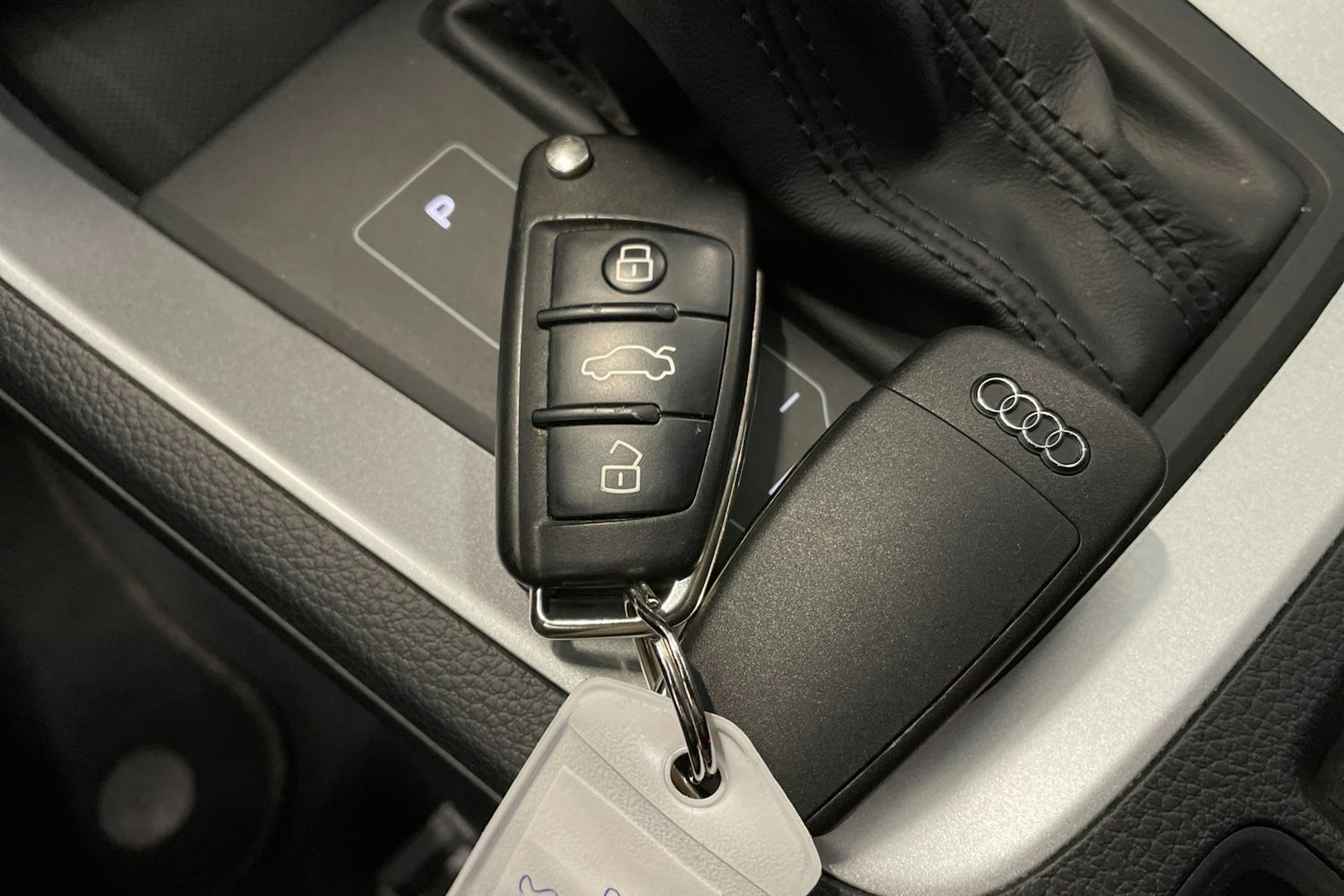 valkoinen Audi Q3 2022 kuva 35.