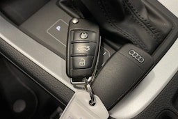 valkoinen Audi Q3 2022 kuva 35.