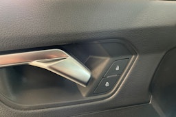 valkoinen Audi Q3 2022 kuva 37.
