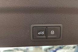 valkoinen Audi Q3 2022 kuva 40.