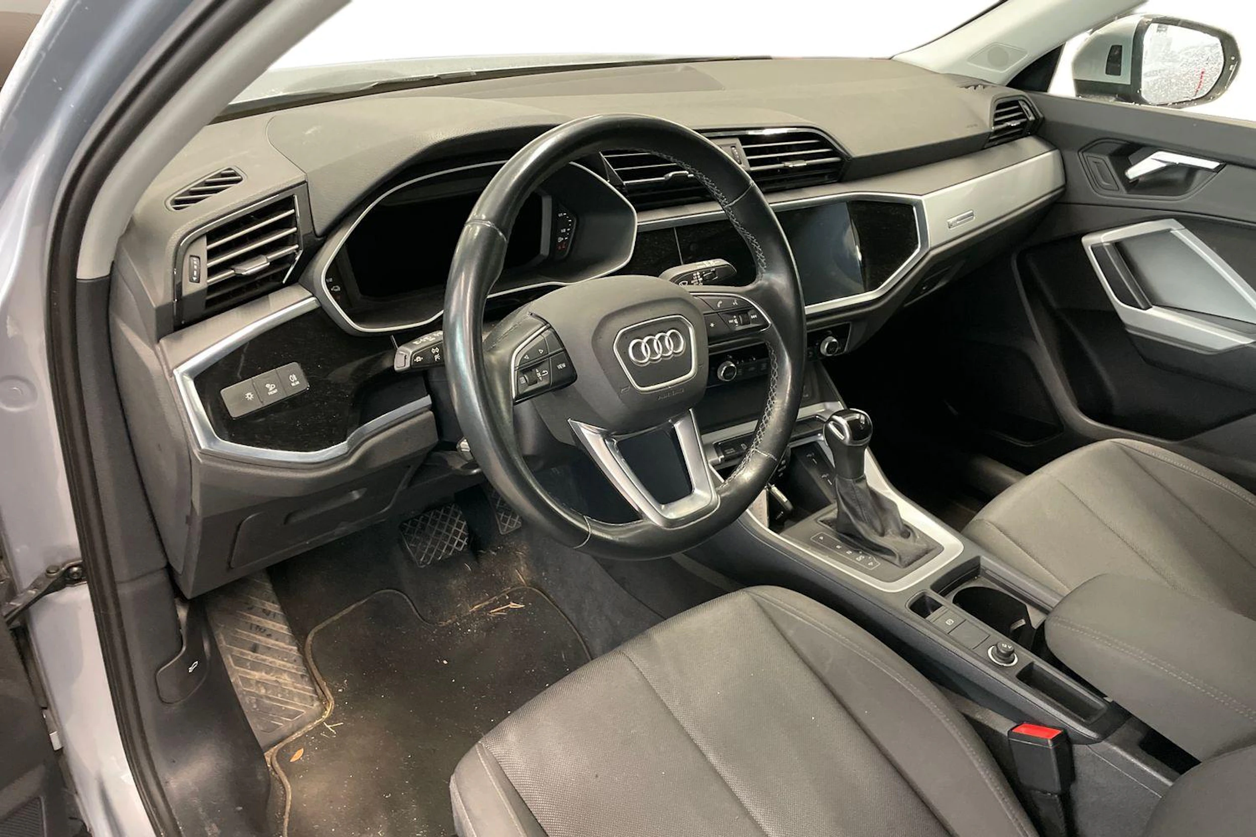 Hopea Audi Q3 2022 kuva 3.