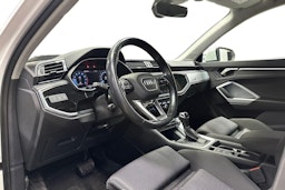 valkoinen Audi Q3 2023 kuva 6.