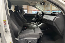 valkoinen Audi Q3 2023 kuva 11.