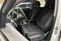 valkoinen Audi Q3 2023 kuva 13.