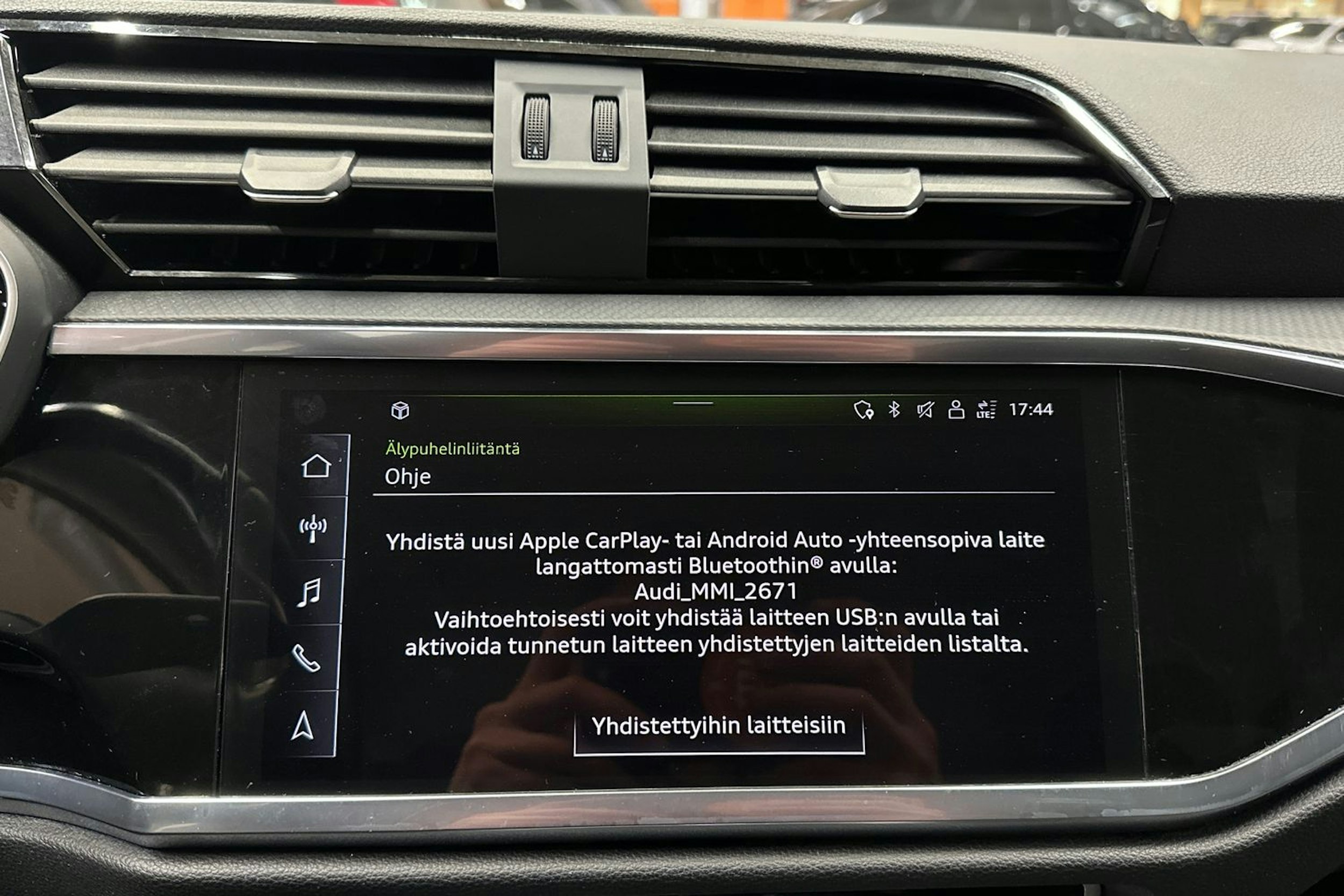 valkoinen Audi Q3 2023 kuva 16.