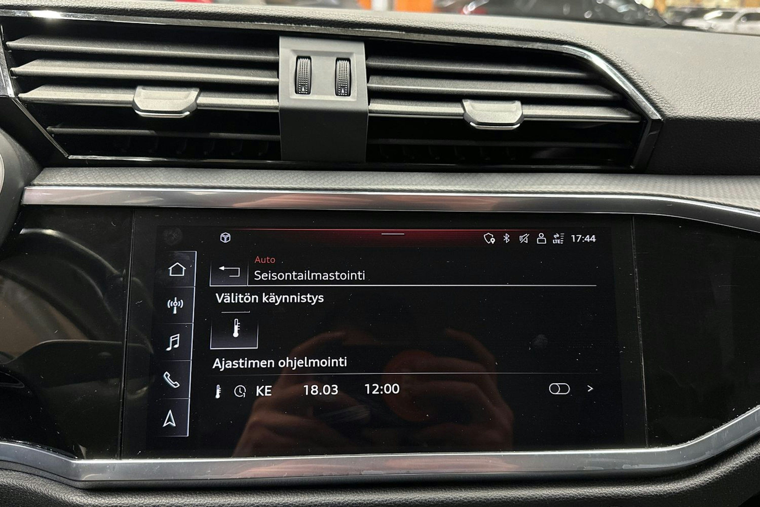 valkoinen Audi Q3 2023 kuva 17.