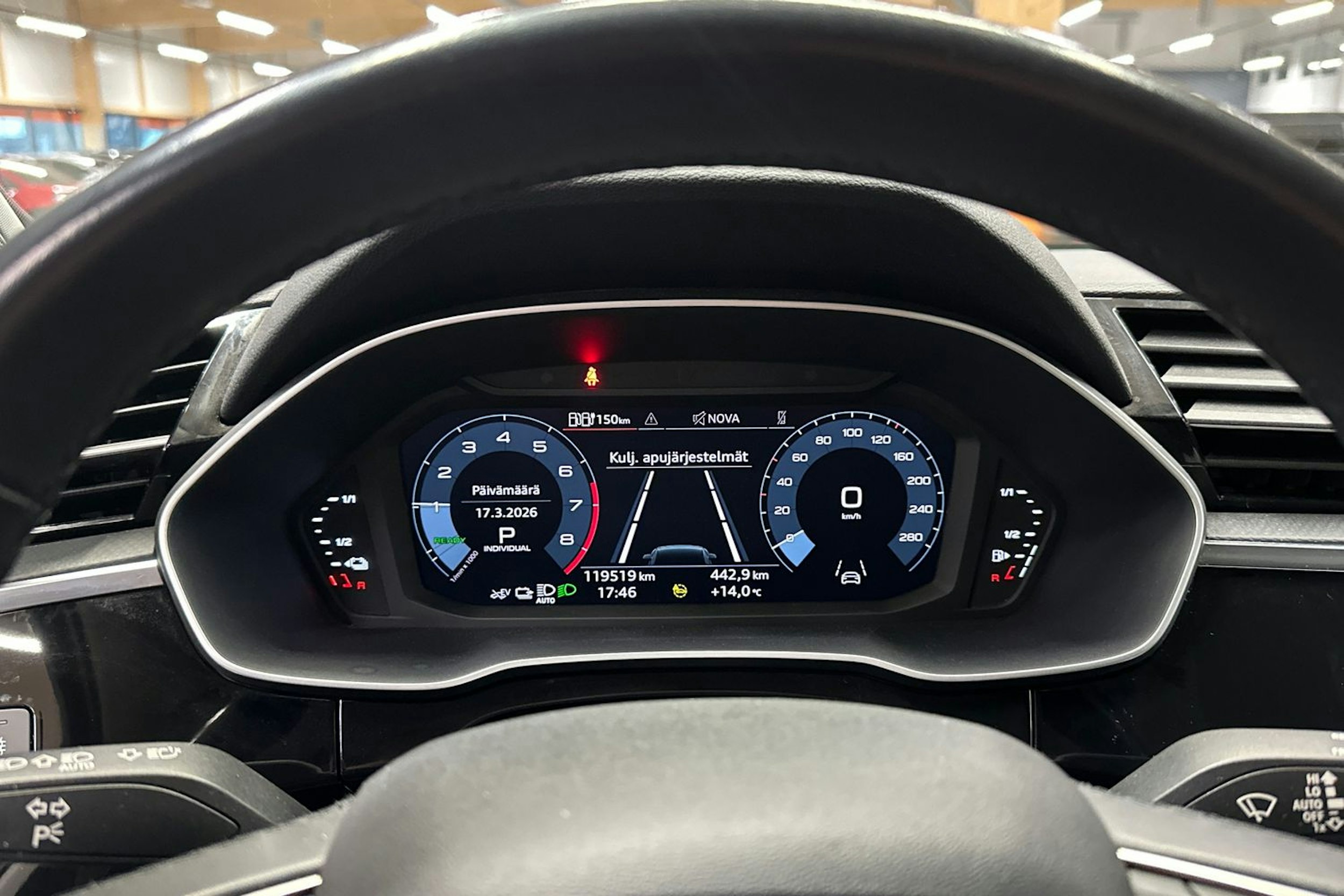 valkoinen Audi Q3 2023 kuva 21.