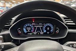 valkoinen Audi Q3 2023 kuva 21.