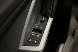 valkoinen Audi Q3 2023 kuva 26.