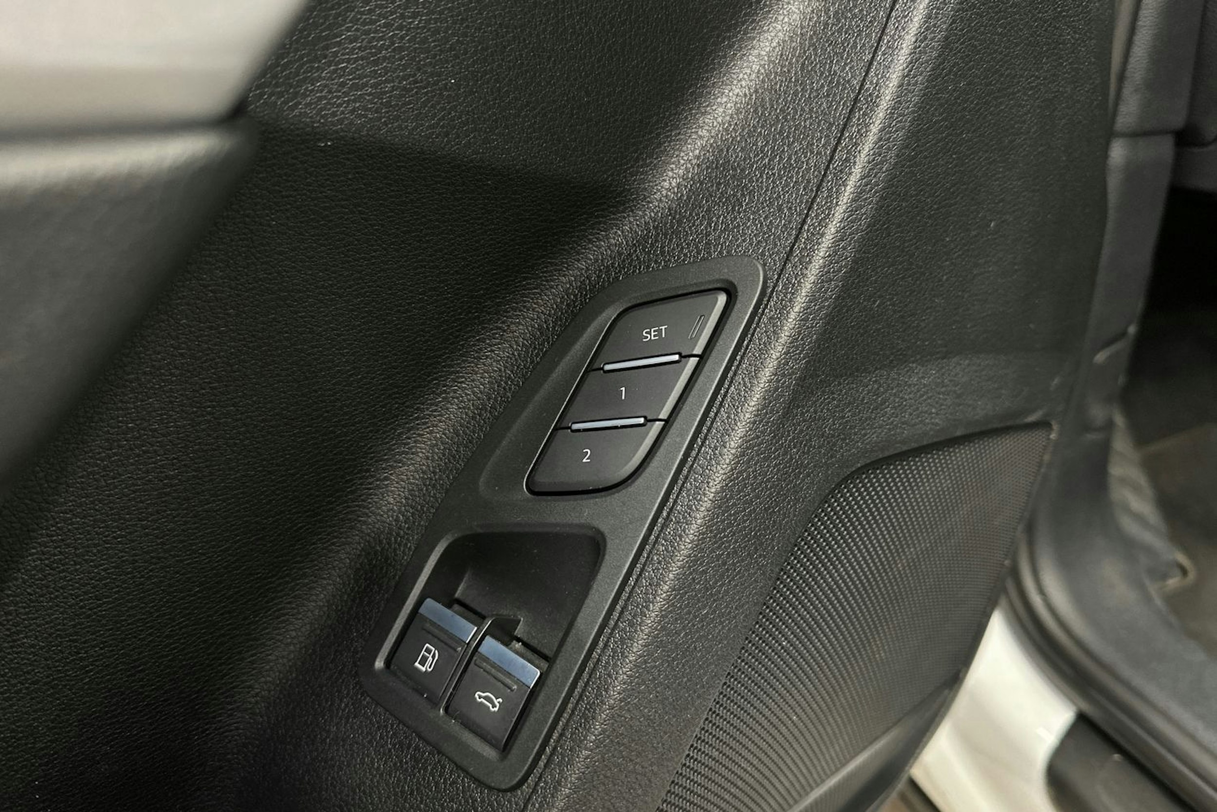 valkoinen Audi Q3 2023 kuva 27.