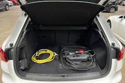 valkoinen Audi Q3 2023 kuva 28.