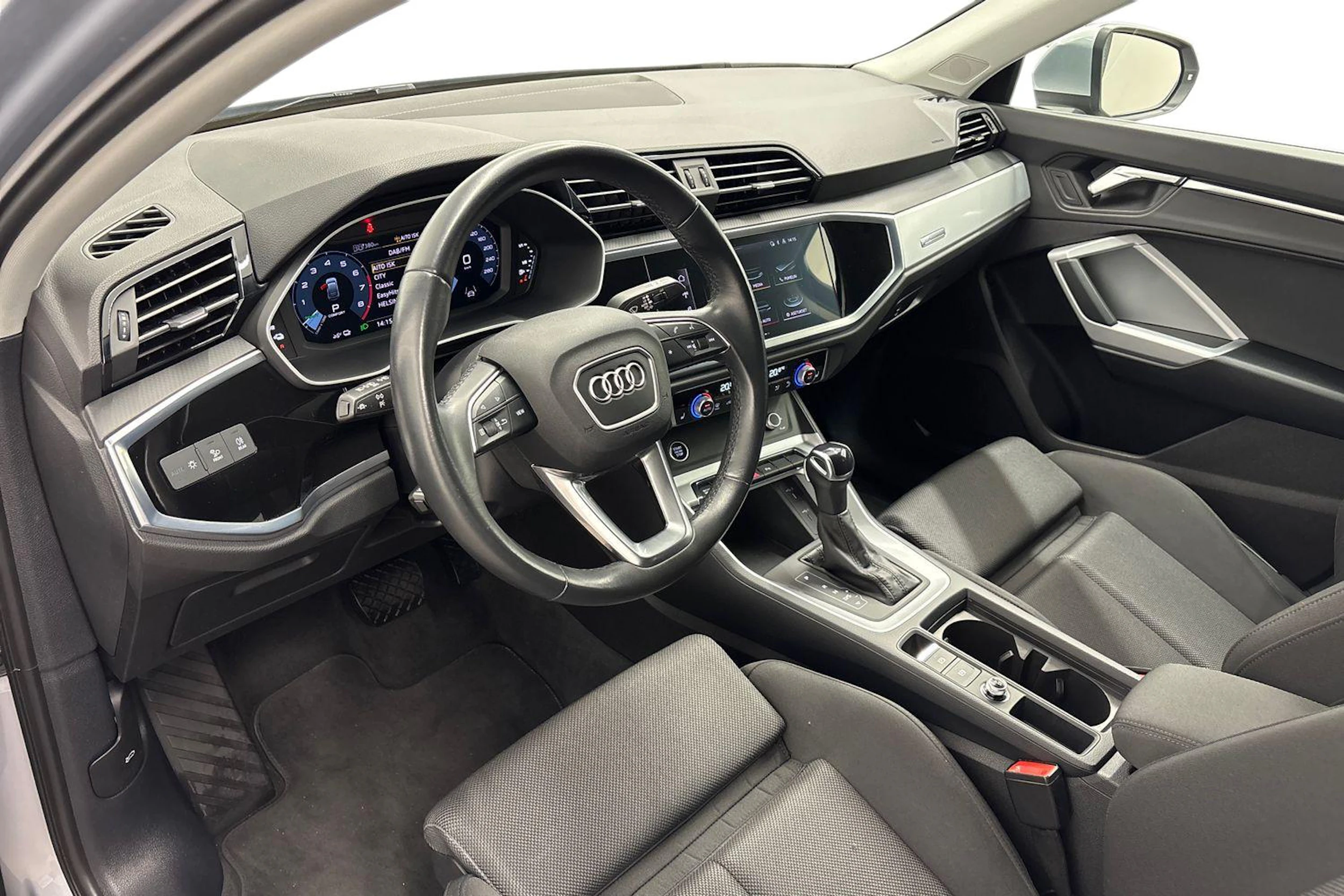 met. hopea Audi Q3 2022 kuva 6.