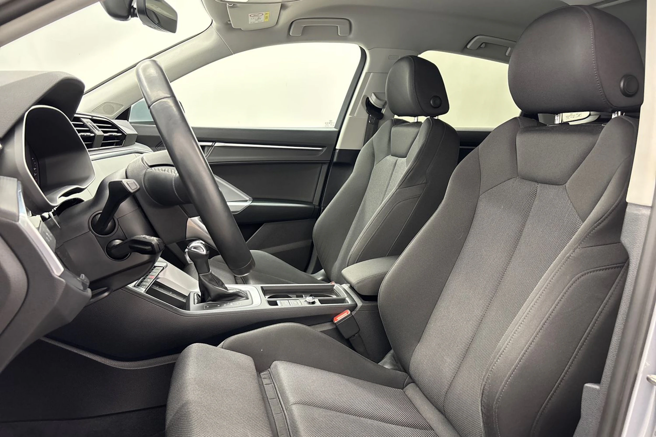 met. hopea Audi Q3 2022 kuva 11.