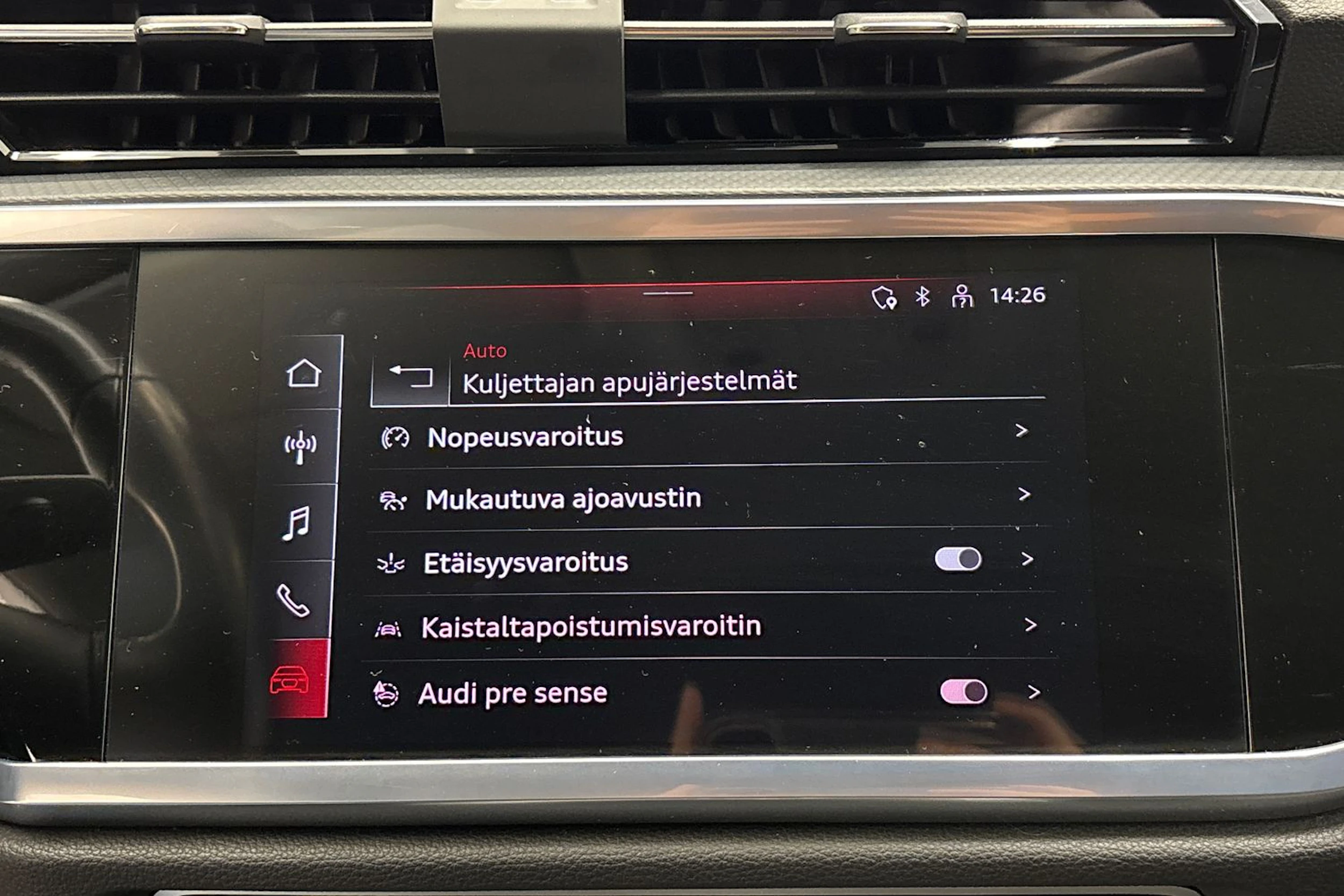 met. hopea Audi Q3 2022 kuva 20.