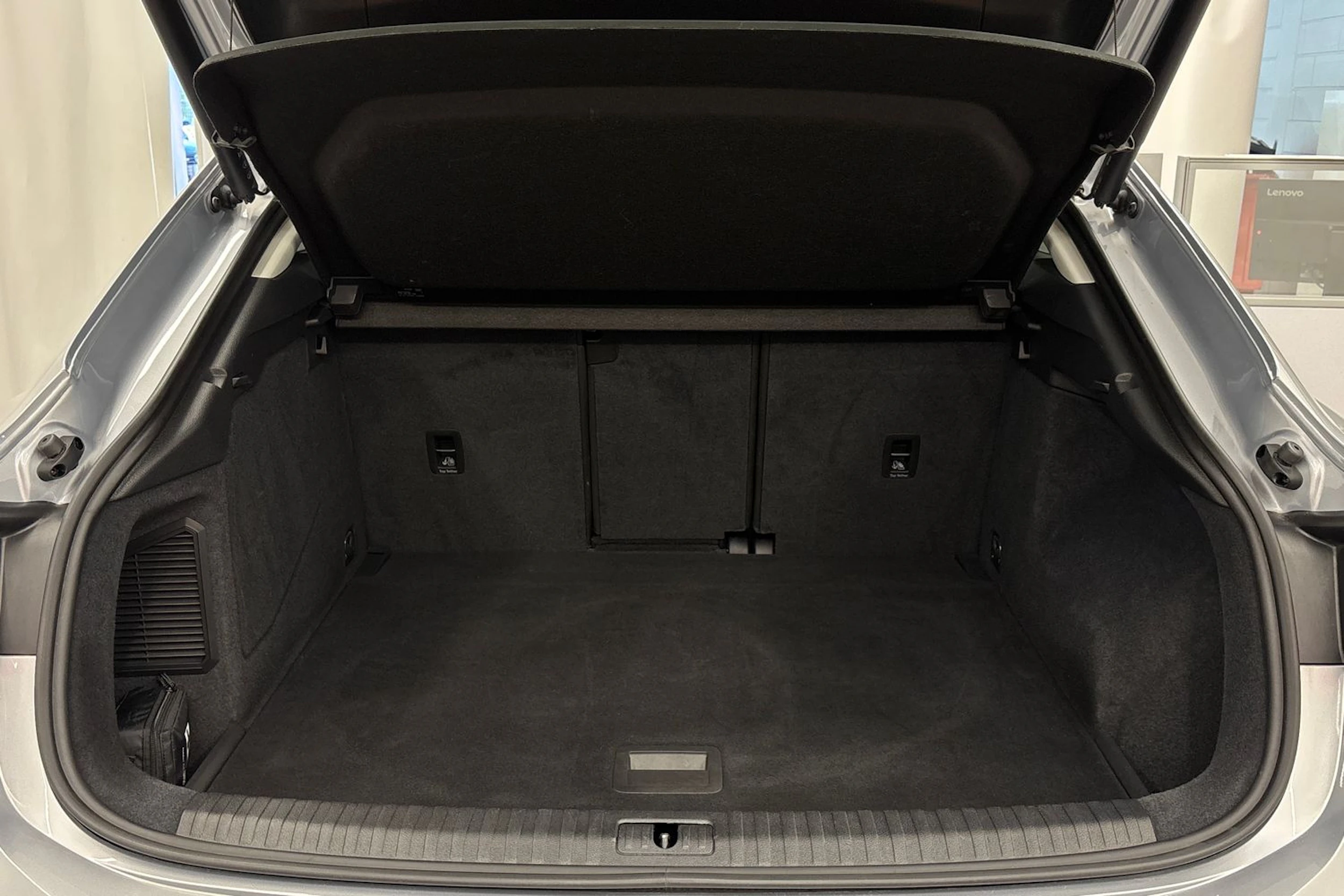 met. hopea Audi Q3 2022 kuva 23.