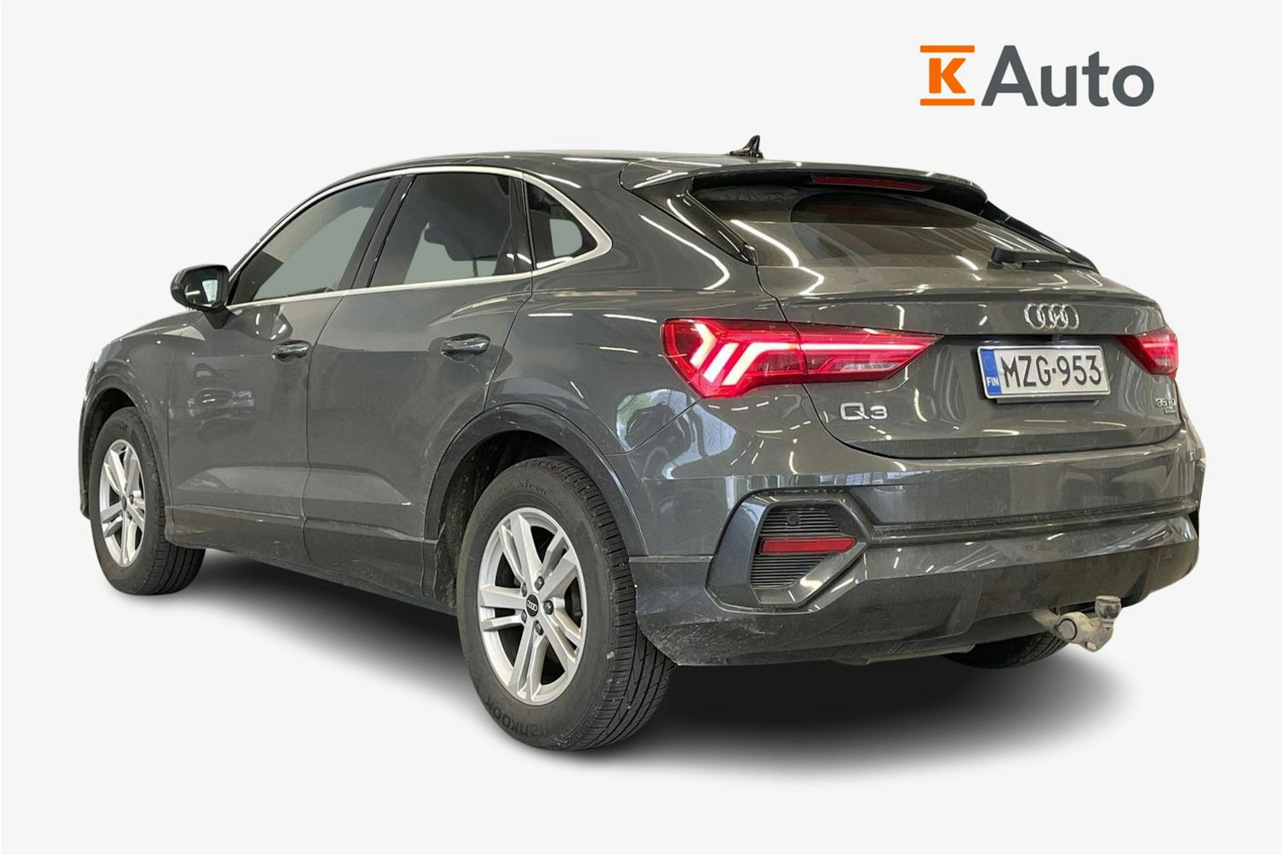 Harmaa Audi Q3 2022 kuva 2.