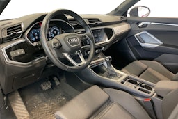 Harmaa Audi Q3 2022 kuva 3.
