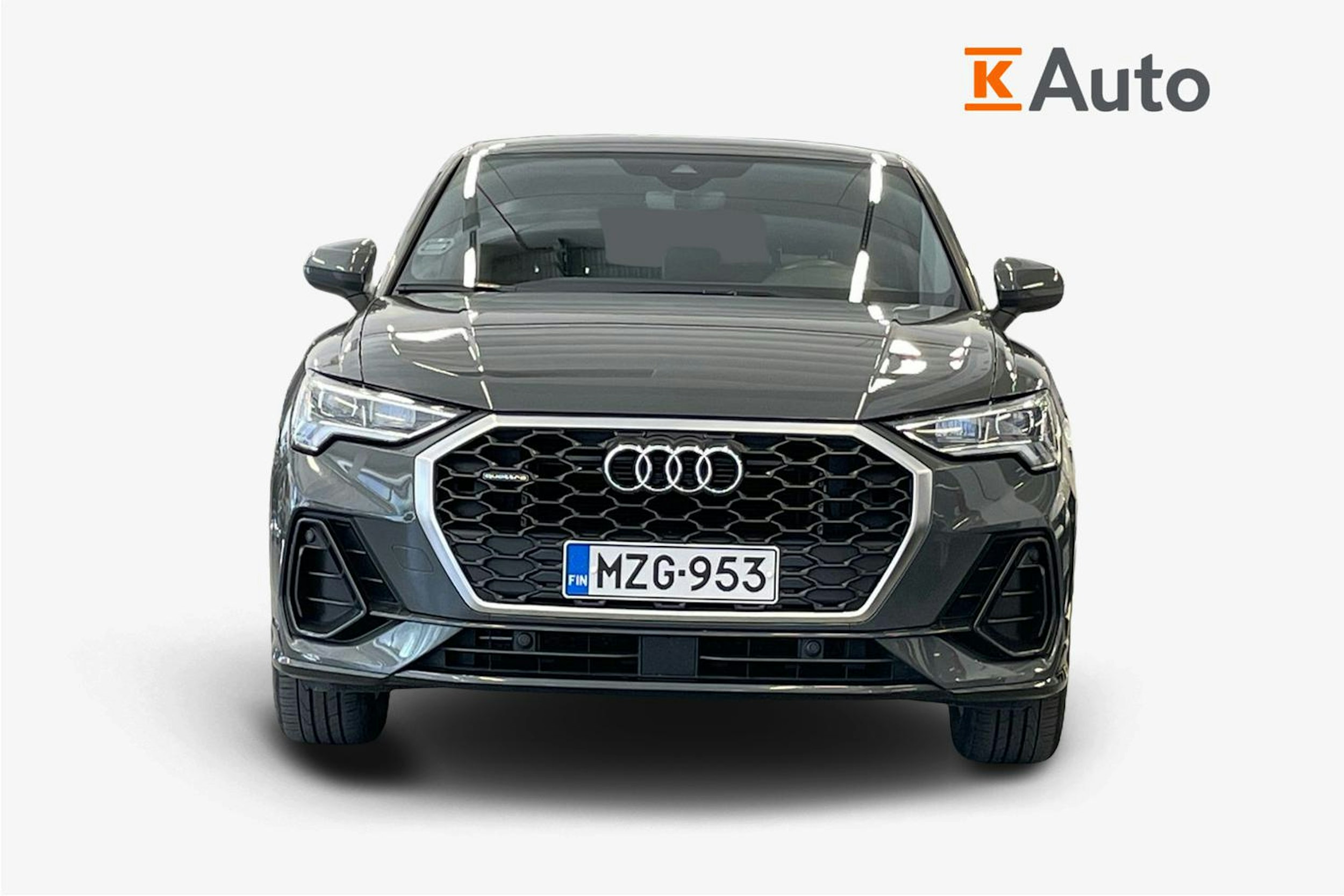 Harmaa Audi Q3 2022 kuva 5.