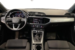 Harmaa Audi Q3 2022 kuva 9.