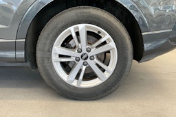 Harmaa Audi Q3 2022 kuva 13.