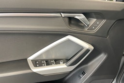 Harmaa Audi Q3 2022 kuva 15.