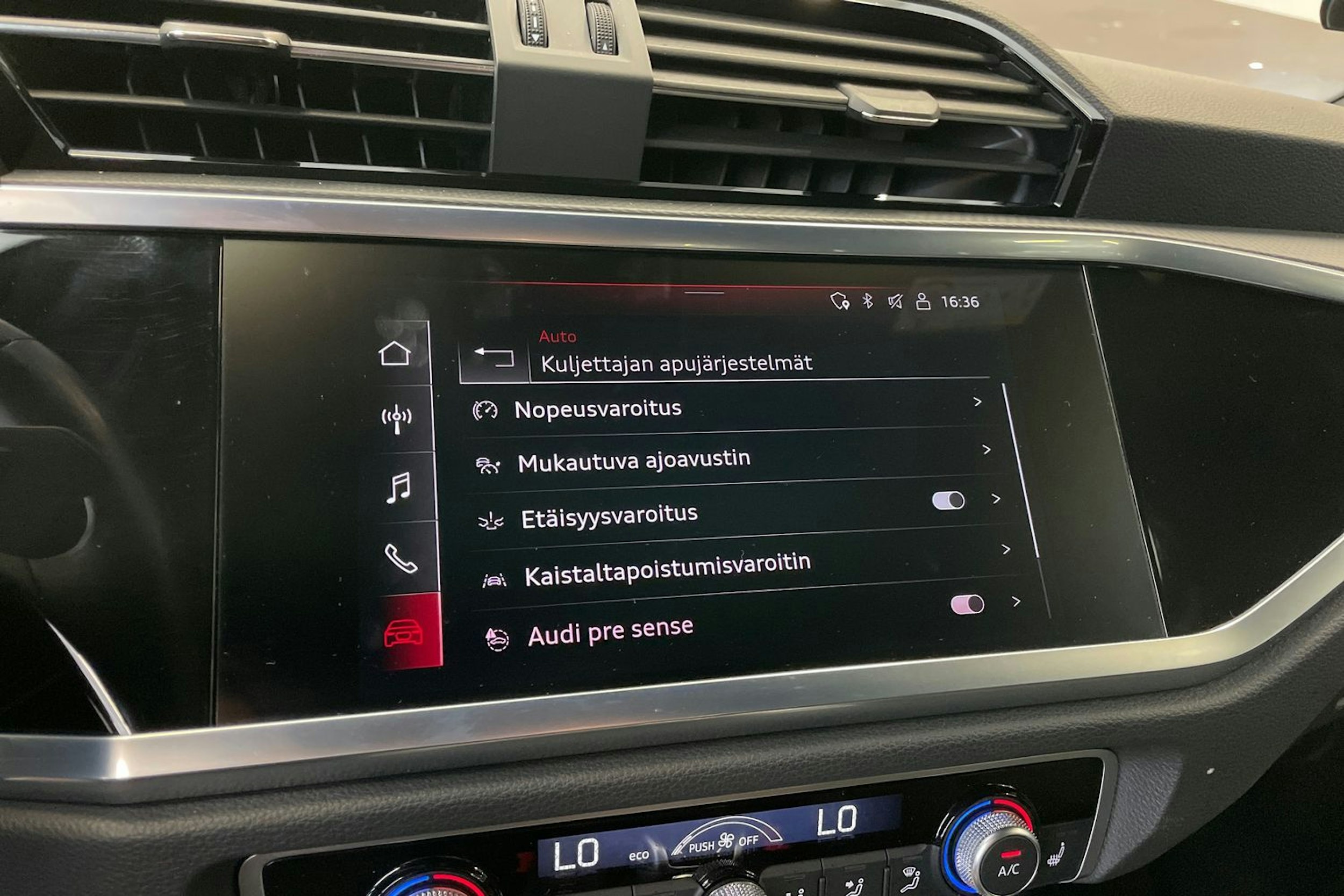 Harmaa Audi Q3 2022 kuva 20.