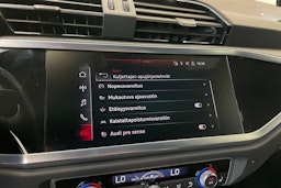 Harmaa Audi Q3 2022 kuva 20.