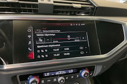 Harmaa Audi Q3 2022 kuva 23.