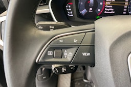 Harmaa Audi Q3 2022 kuva 25.