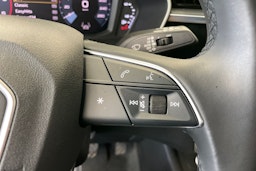 Harmaa Audi Q3 2022 kuva 26.