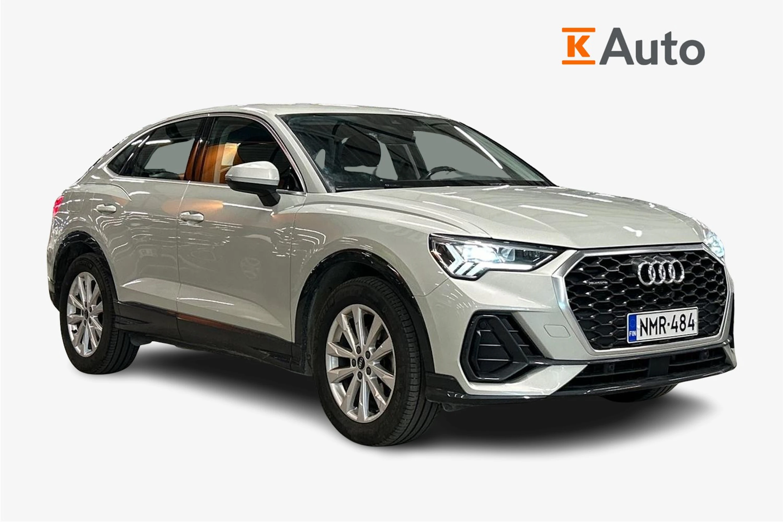 harmaa Audi Q3 2022 kuva 1.