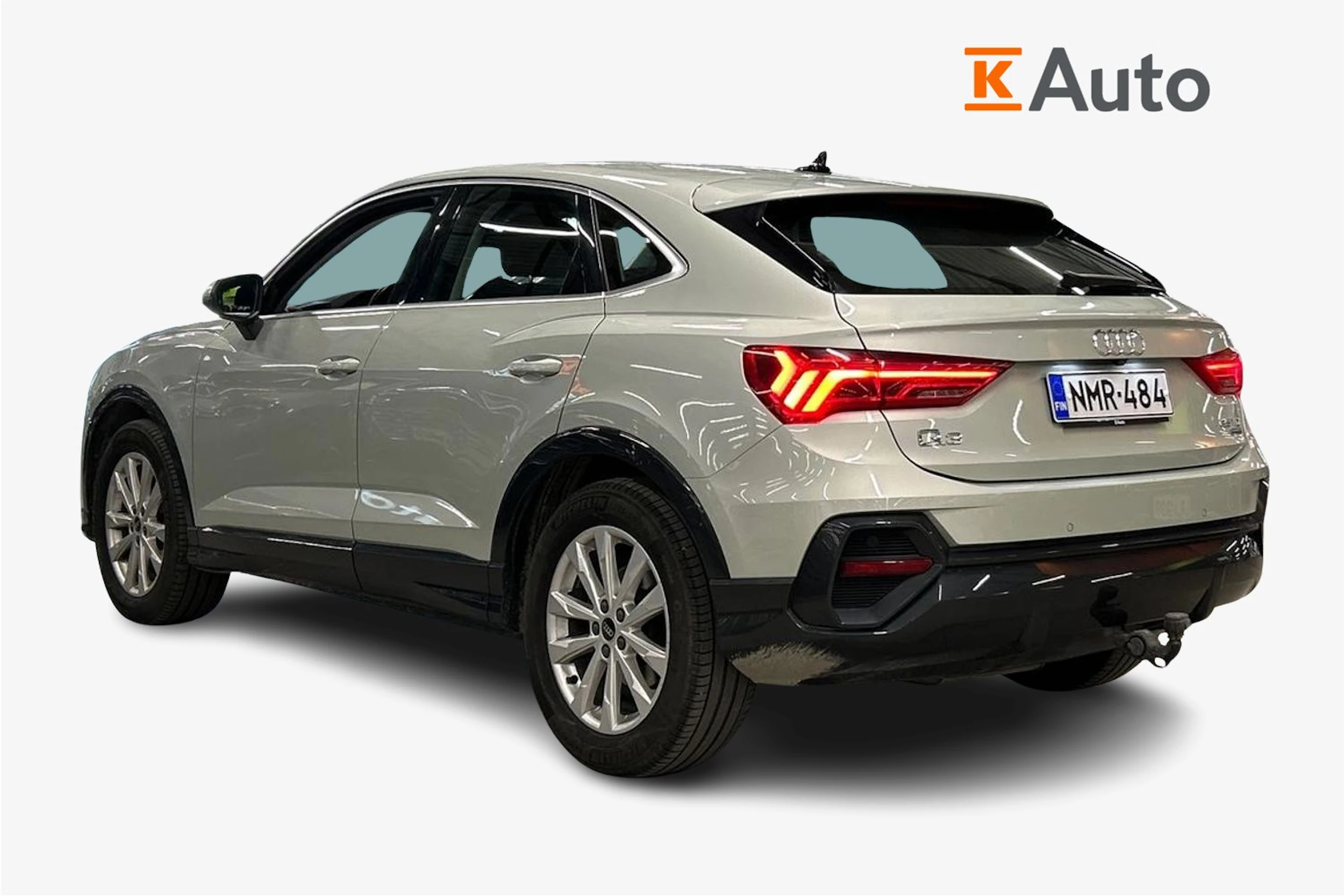 harmaa Audi Q3 2022 kuva 2.