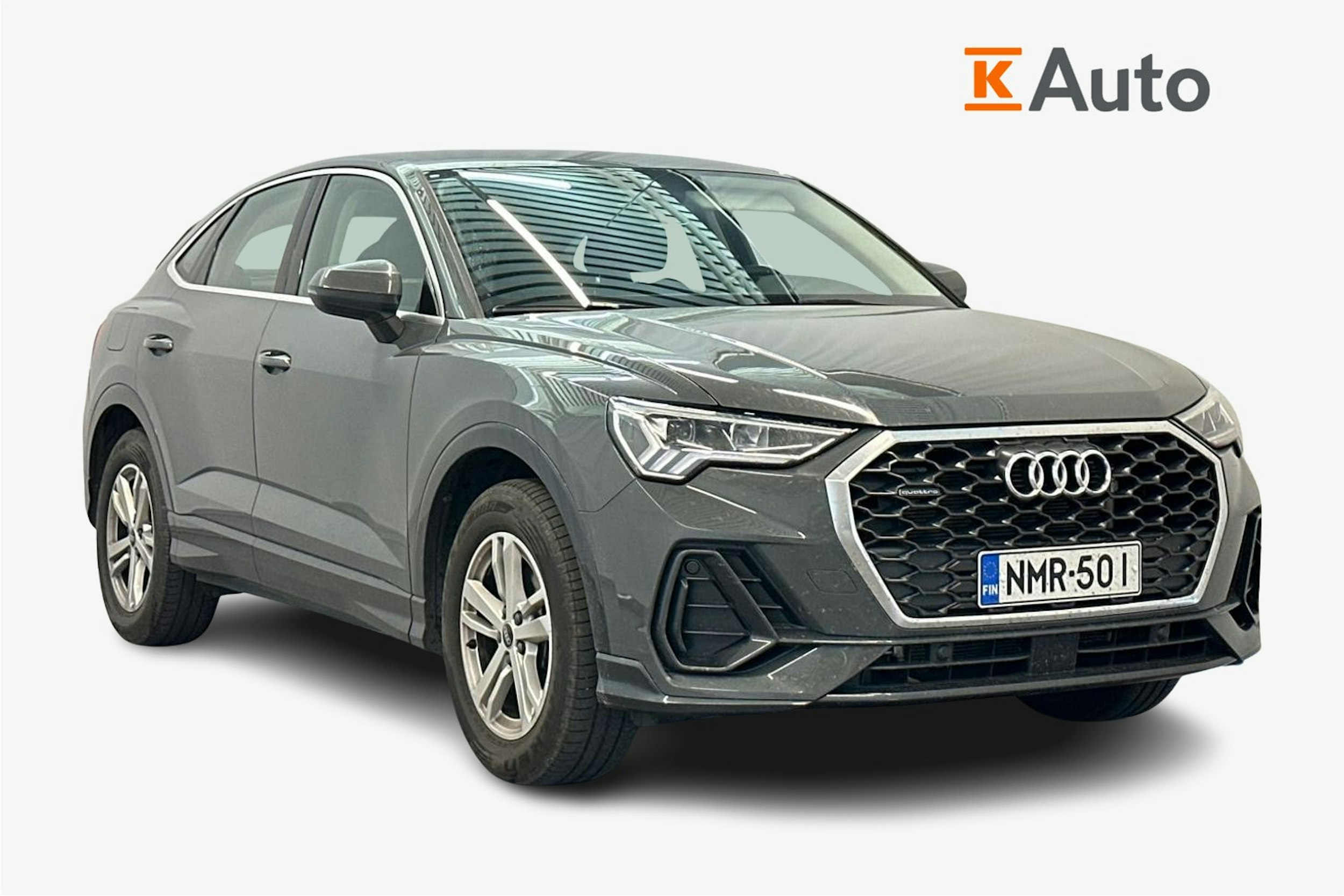 harmaa Audi Q3 2022 kuva 1.