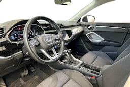harmaa Audi Q3 2022 kuva 3.
