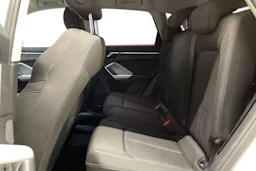 valkoinen Audi Q3 2022 kuva 8.