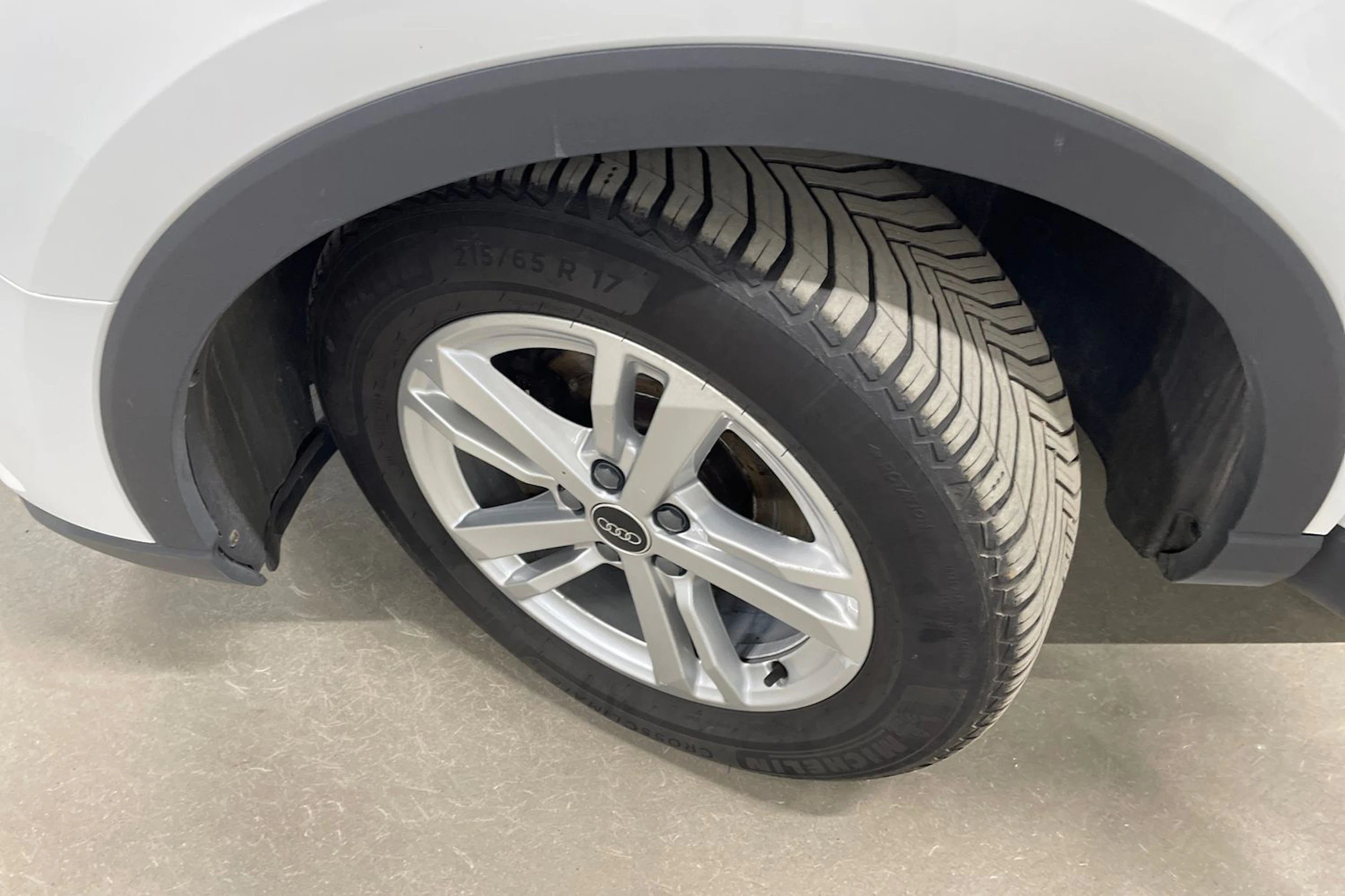 valkoinen Audi Q3 2022 kuva 10.