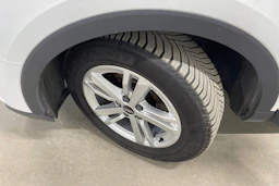 valkoinen Audi Q3 2022 kuva 10.