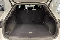 valkoinen Audi Q3 2022 kuva 12.