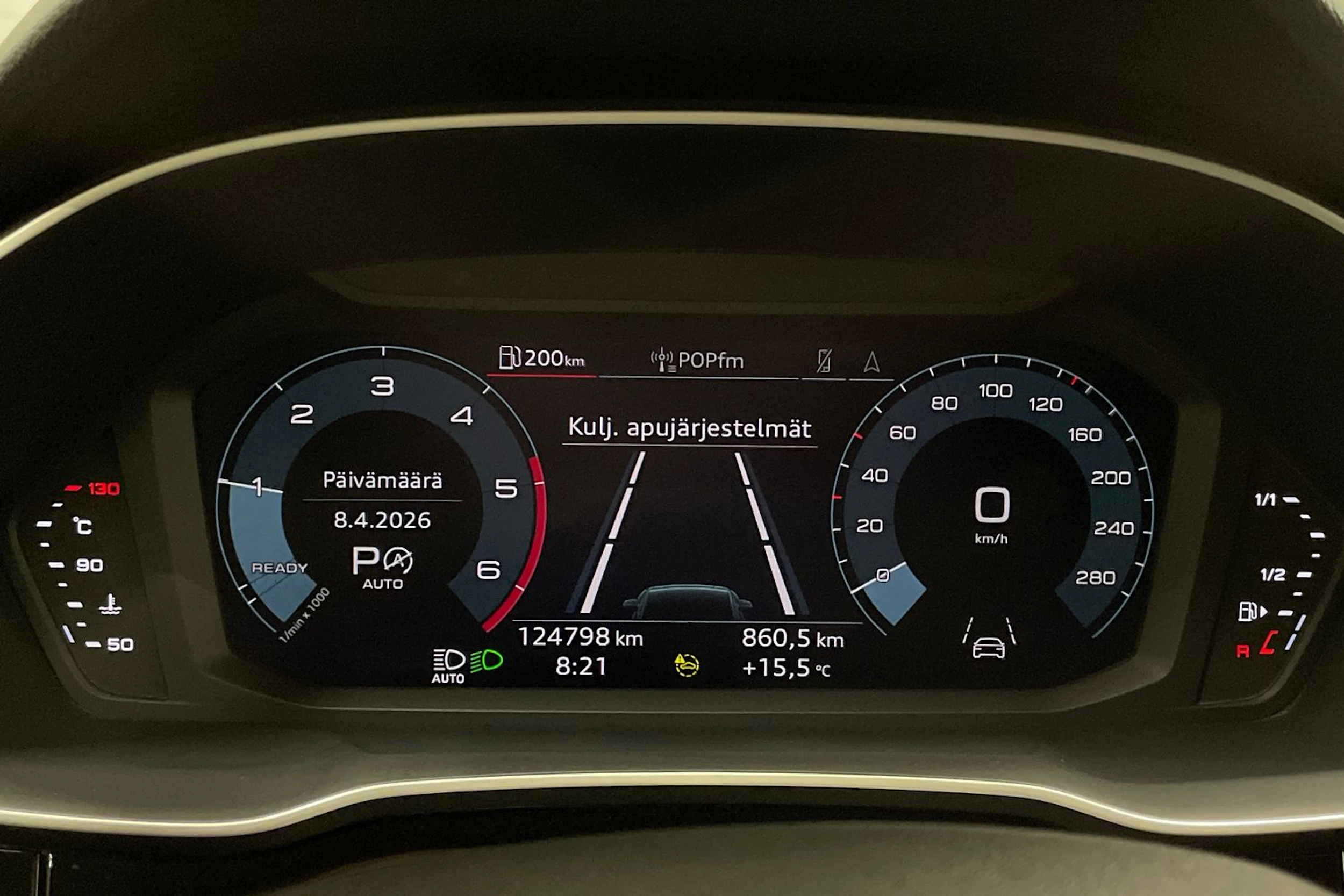 valkoinen Audi Q3 2022 kuva 13.