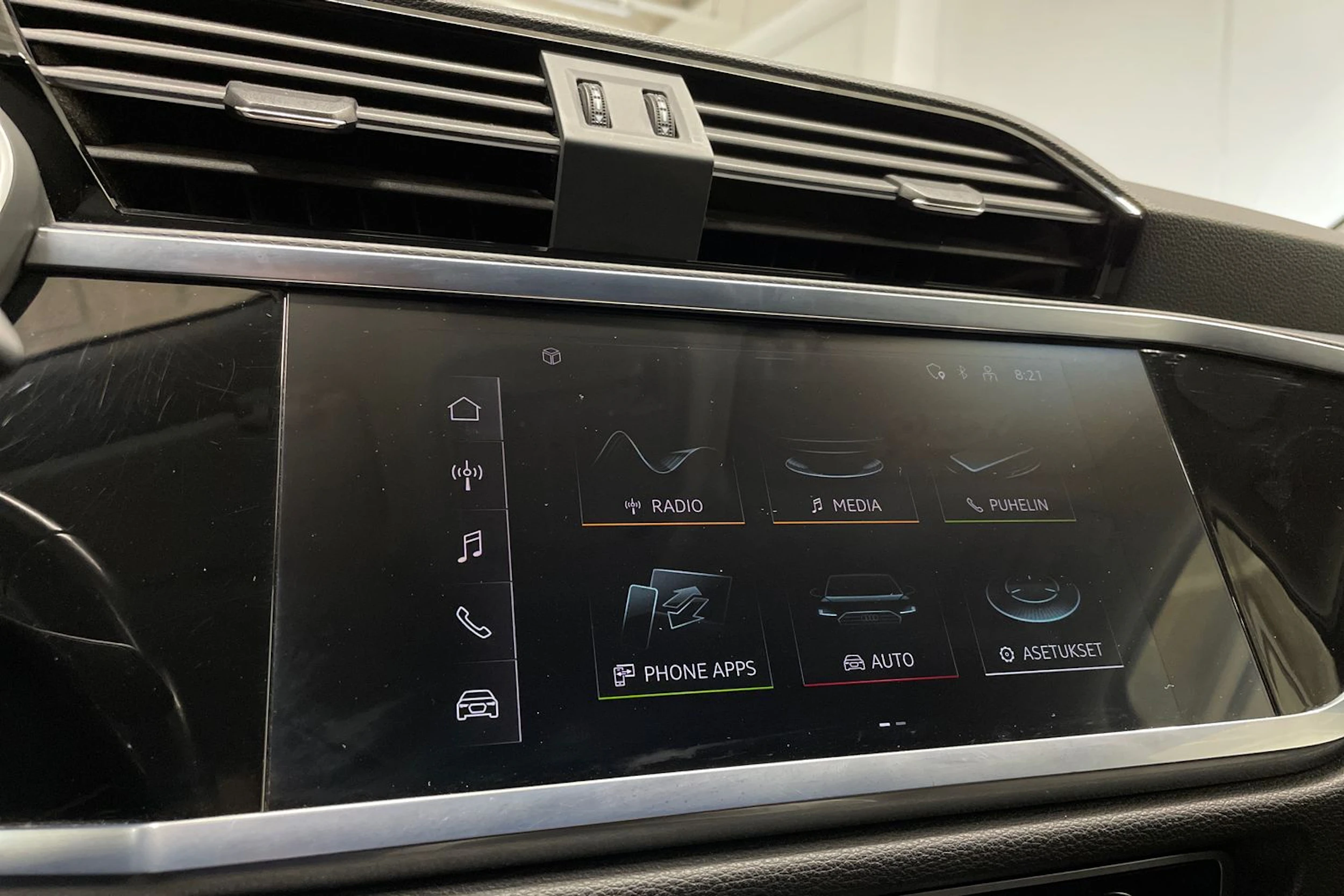 valkoinen Audi Q3 2022 kuva 14.