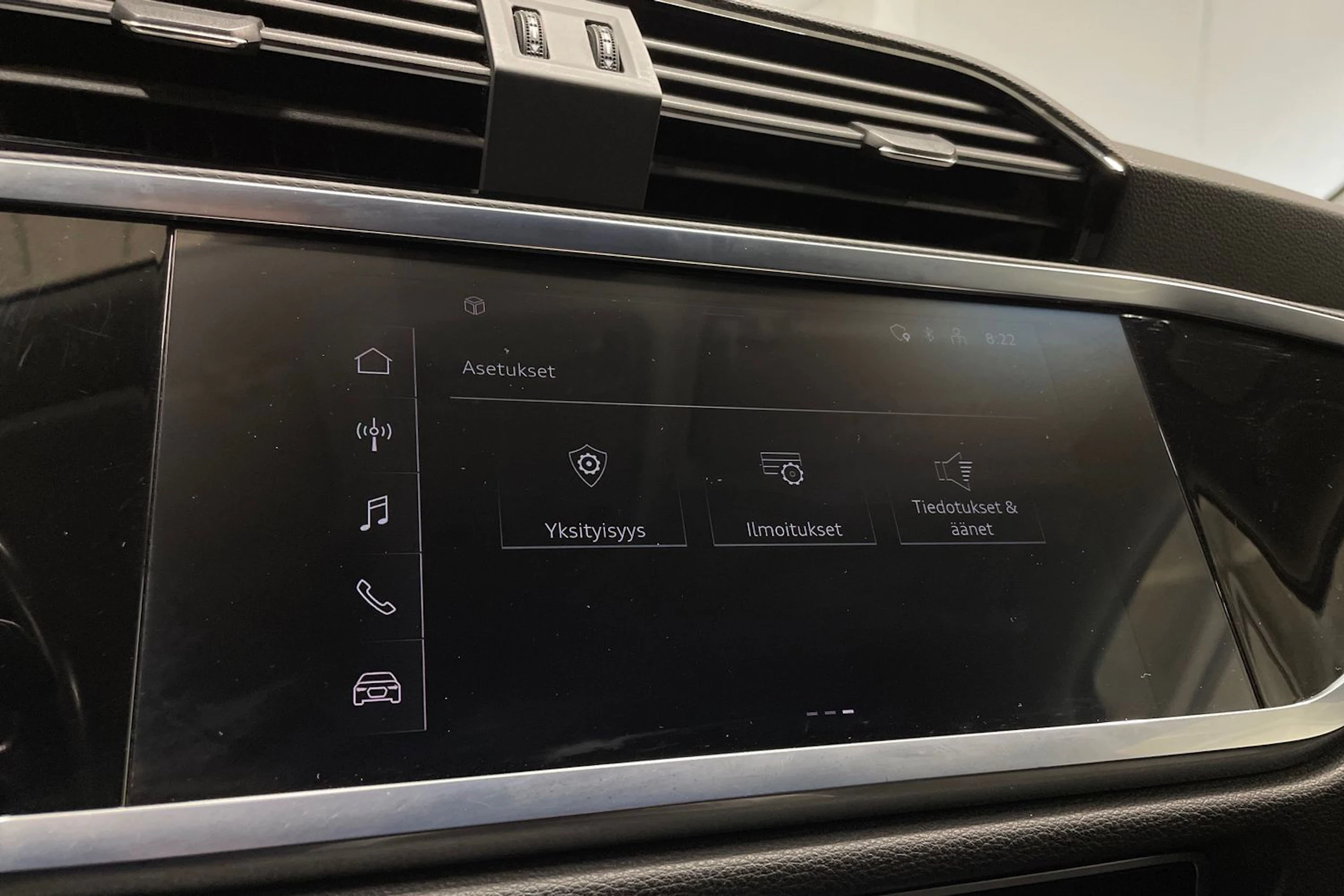 valkoinen Audi Q3 2022 kuva 18.