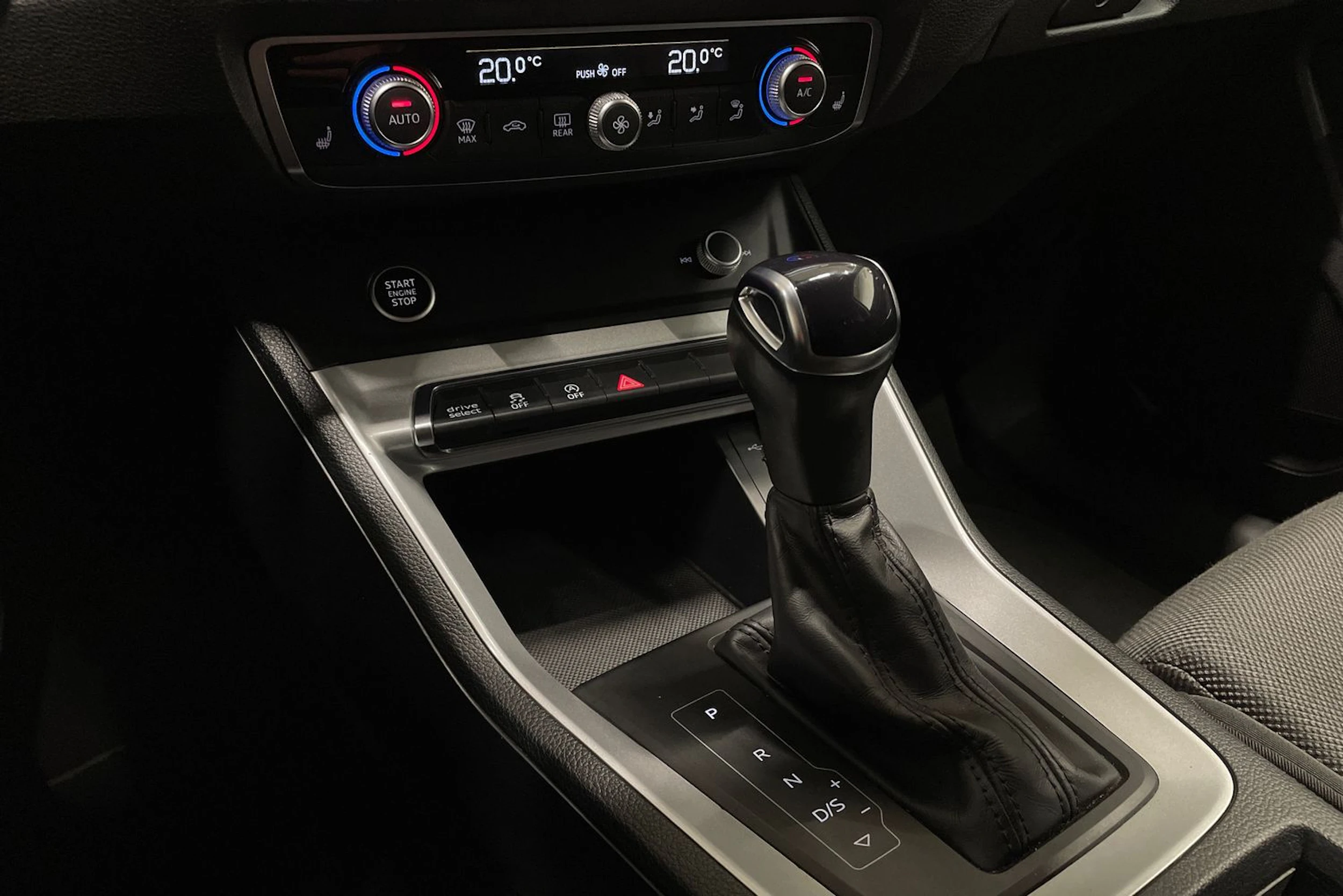 valkoinen Audi Q3 2022 kuva 21.