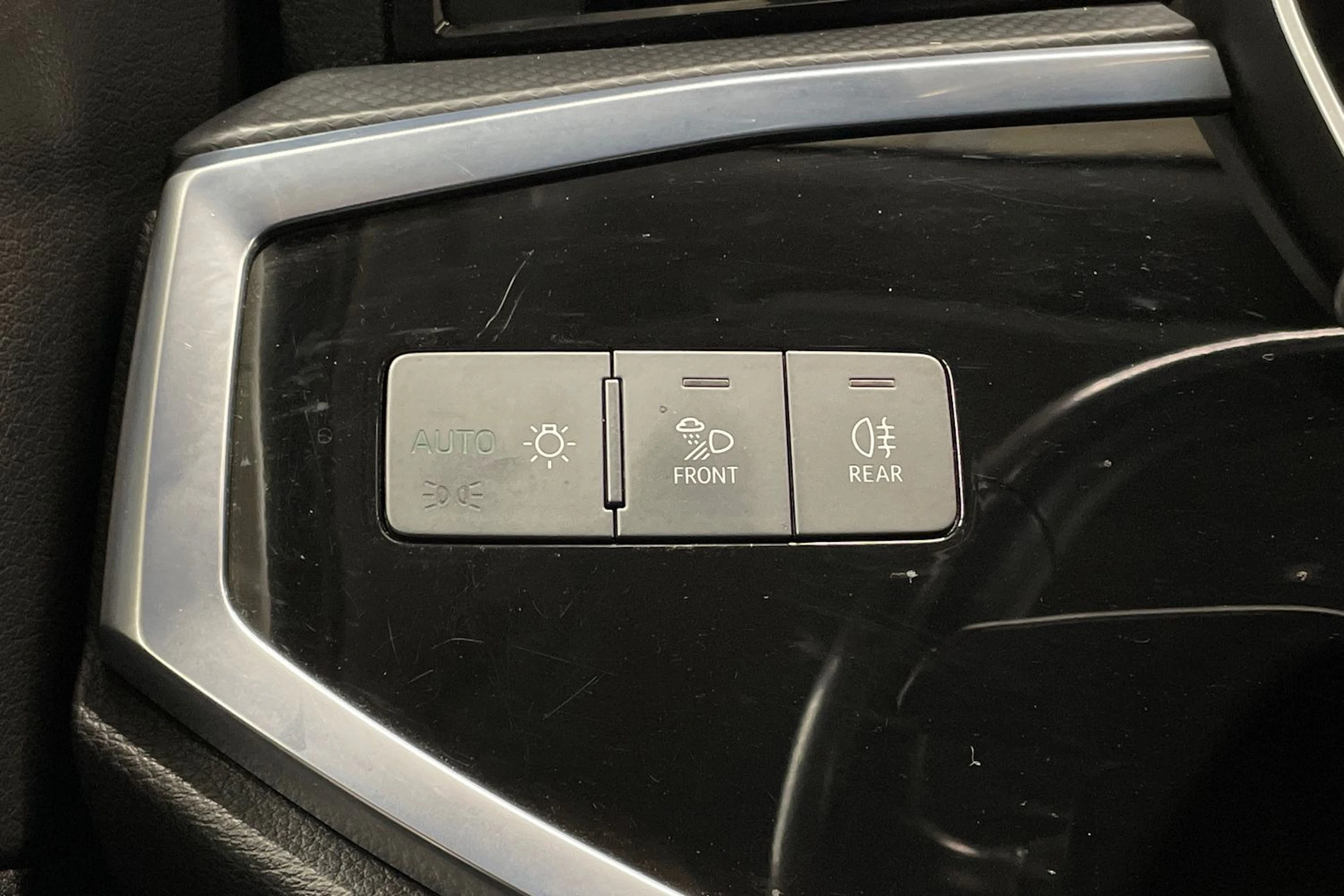 valkoinen Audi Q3 2022 kuva 22.