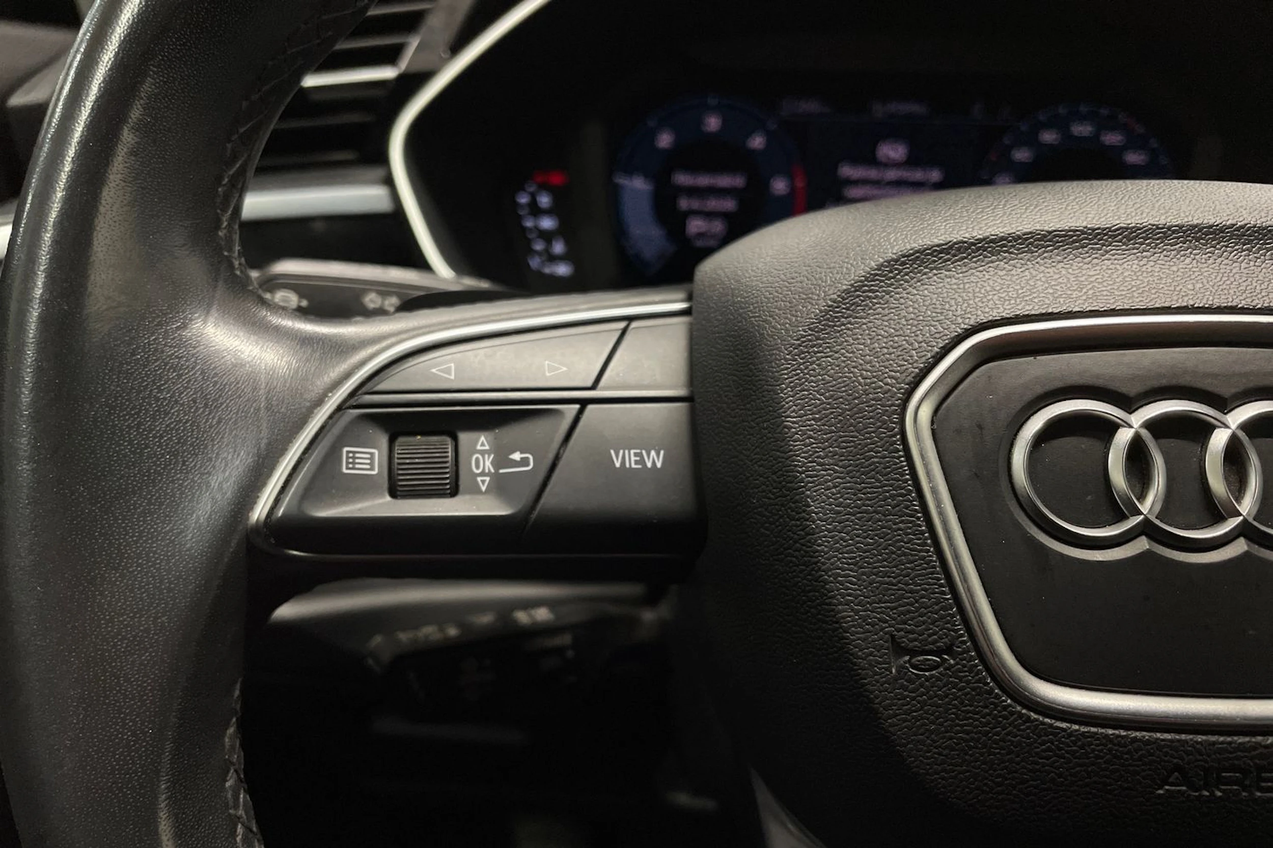 valkoinen Audi Q3 2022 kuva 23.